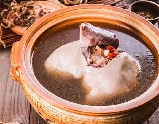 客家菜凤凰投胎（猪肚包鸡）烹饪工艺规范