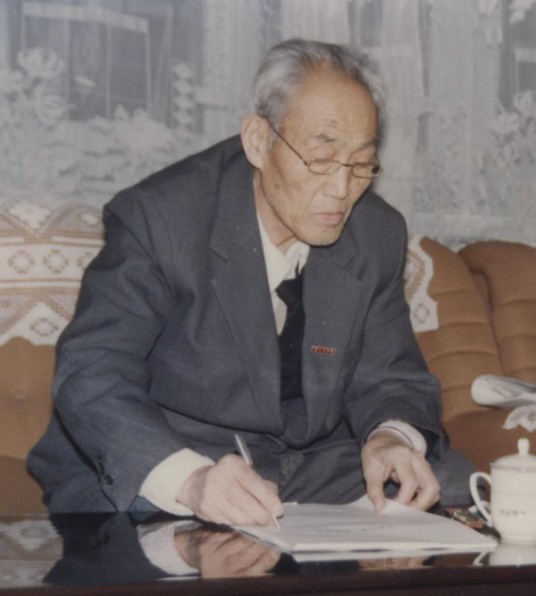 章申（国家水产总局办公室负责人）
