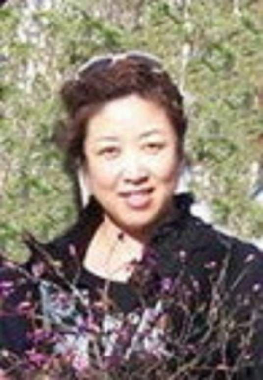杨丽娟(中国舞台美术家协会会员)