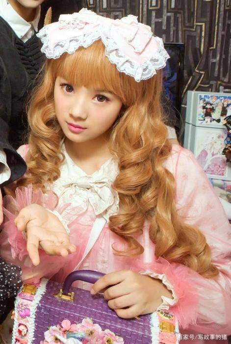 贝贝(电影《闪光少女》中的角色)