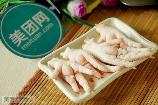 季季红火锅(东门步行街越港商业中心东)