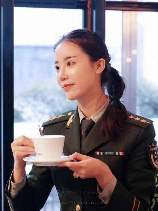 杨琳（重庆武警美女上尉）