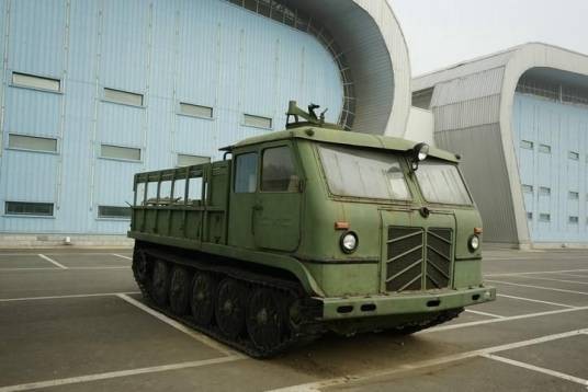 中国60式中型履带式牵引车