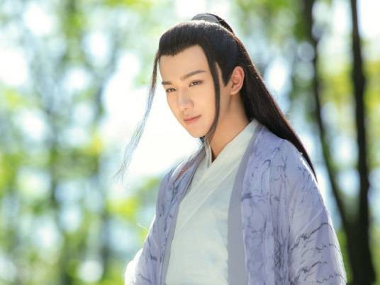 上官秋月（电视剧《天雷一部之春花秋月》男主角）