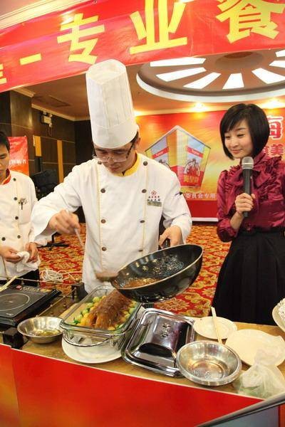 胡春燕（西安享乐教科书《吃喝玩乐》杂志社主编）