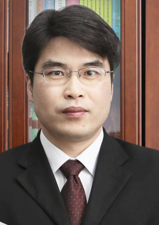 周伟（武汉大学党委常委、副校长）