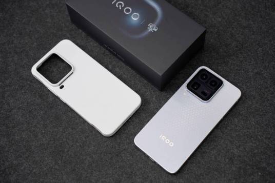 iQOO 15 Ultra（2026年iQOO发布的旗舰智能手机）
