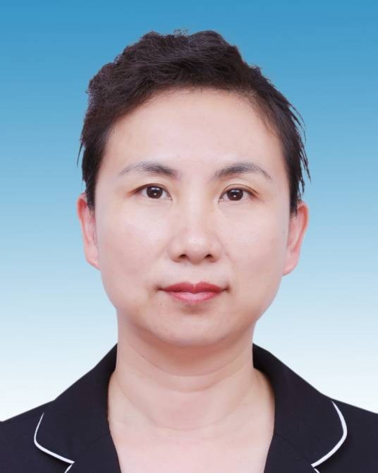 庄海英（中国妇女十三大代表、厦门市妇联党组书记、主席）