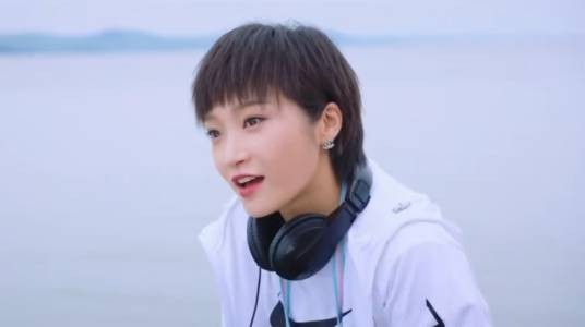 艾晴晴（爱情喜剧《二龙湖爱情故事2020》中的角色）