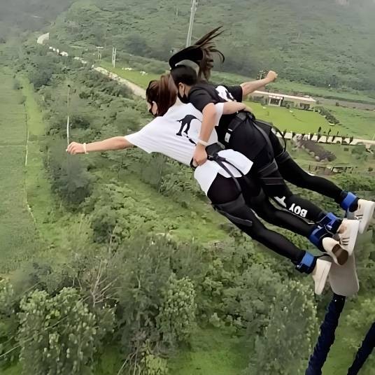 高空蹦极