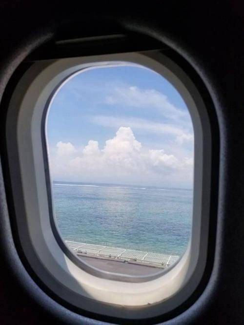 飞机舷窗