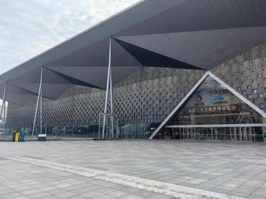 上海世博展览馆（上海世博园区的大型展览场馆）