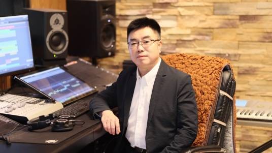 董策（阜新高等专科学校教授）