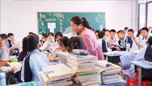 陈亚春（深圳市致理中学正高级教师，语文科组组长）