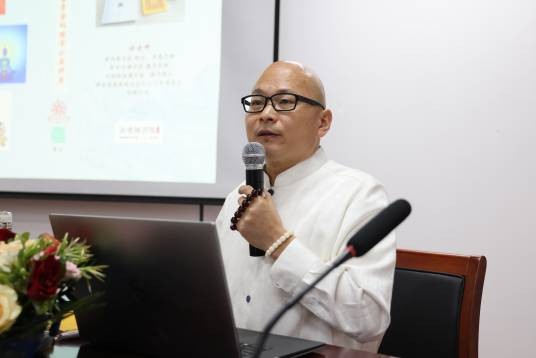演觉（资深国学导师、北大博雅客座教授）