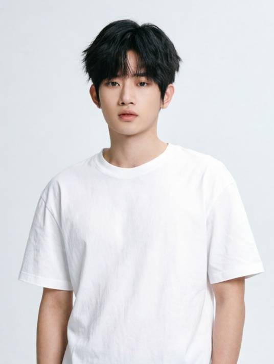 王浚宇（中国内地影视男演员）