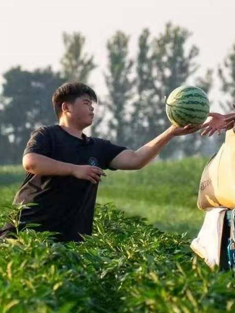 李明浩（卖瓜走红少年）