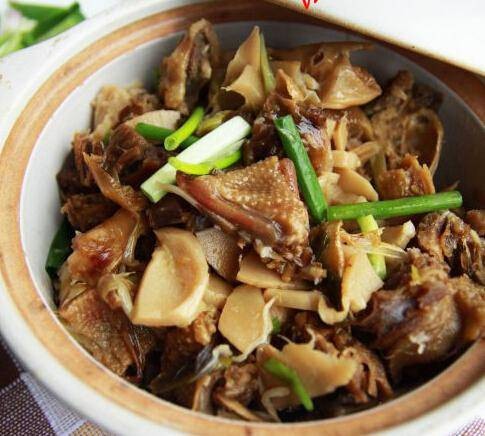 冬笋炆猫肉