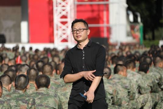 阅兵组歌