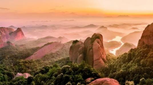 龙虎山（《水浒传》开篇中的道教名山）