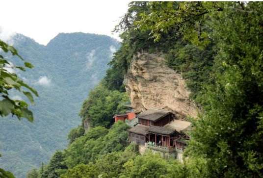 南岩（中国武当山岩体景点）
