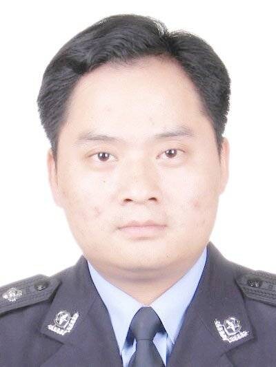 何世龙（湖北省荆州市公安县公安局党委副书记、副局长）