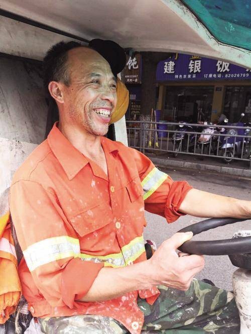 唐胜杰（嘉兴南湖区月河社区朝东埭片区专职保洁员，浙江好人称号获得者）