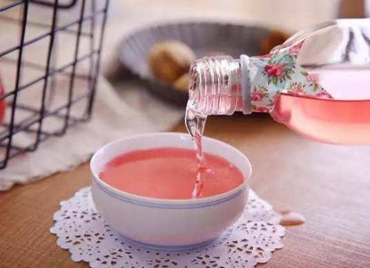 桃花酒（以桃花和酒制成的传统花果酒）