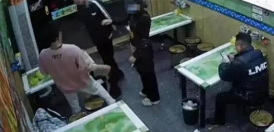 12·13常州男子小料加太多遭店家辱骂殴打事件