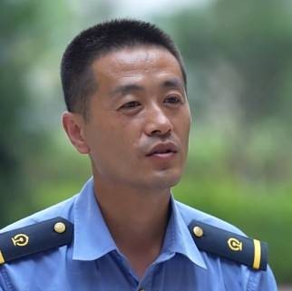 杨龙（K396次列车原列车长）
