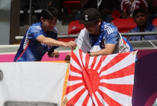 6·21日本球迷带旭日旗助威事件