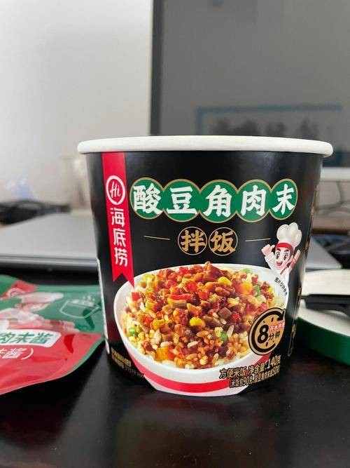 自热米饭（一种通过化学反应自加热的速食米饭产品）