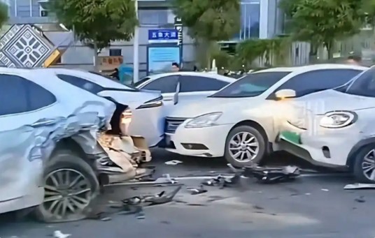 1·6南宁阿维塔失控事件