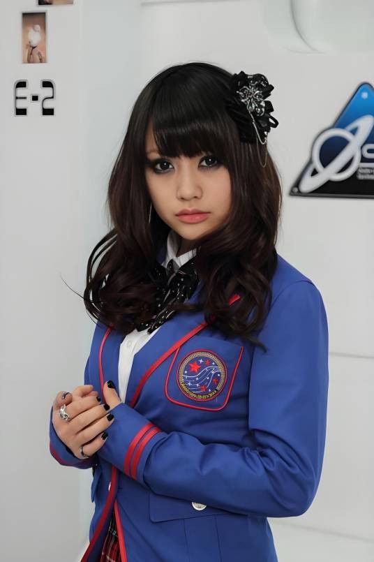 野座间友子