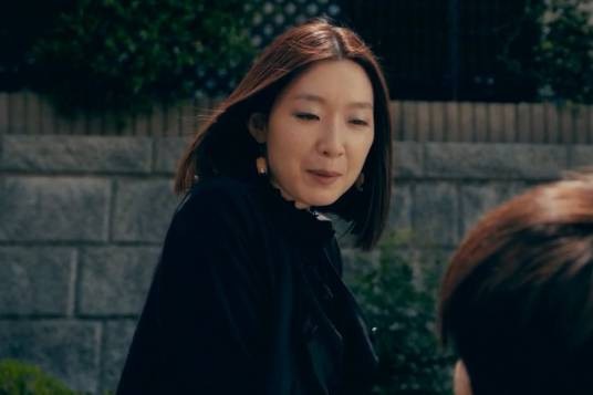 玲奈（猎奇爱情喜剧电影《羊与狼的恋爱和杀人》中的角色）