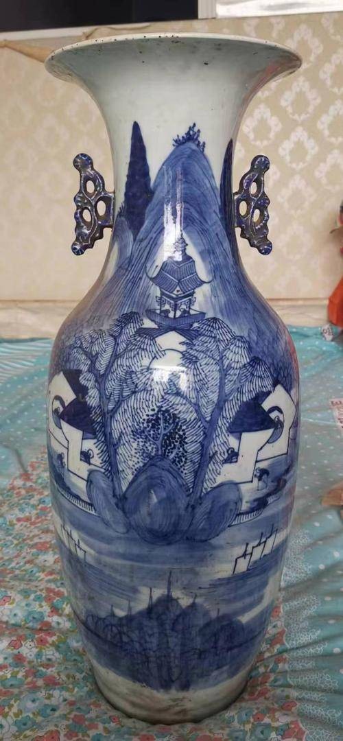 青花瓷（以钴料绘制的白底蓝花瓷器）