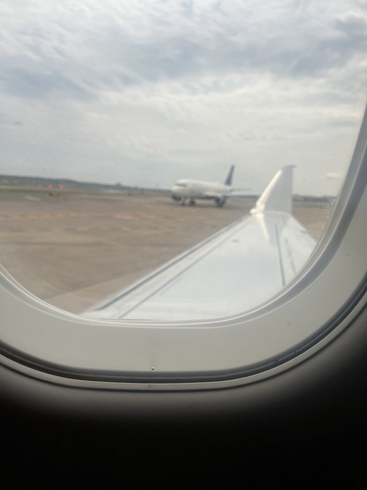 4·10美国航空两飞机相撞事故
