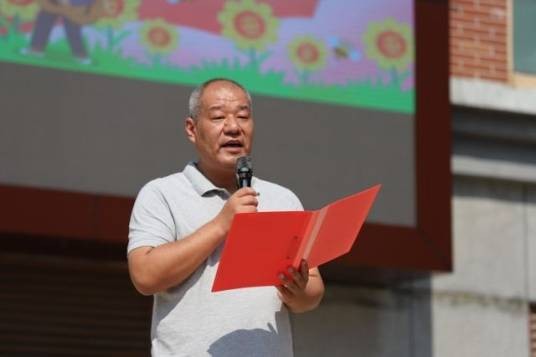 陈东东（郑州七中教育集团凤翔校区书记）