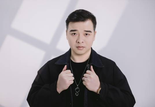 梓墨（歌手）