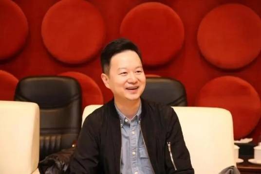 宁一(中国华侨历史博物馆副馆长、党支部书记)