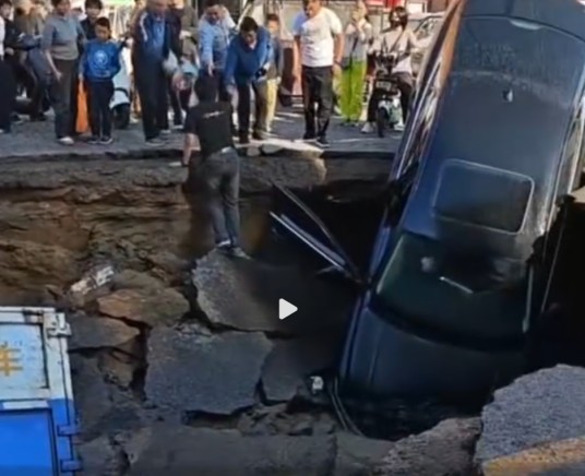 9·20周口路面塌陷多车坠坑事故