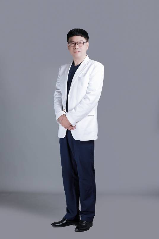 李云峰(青岛博士医疗美容医院主任医师)