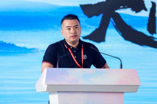 李佳（顺丰速运有限公司原法定代表人、原执行董事）