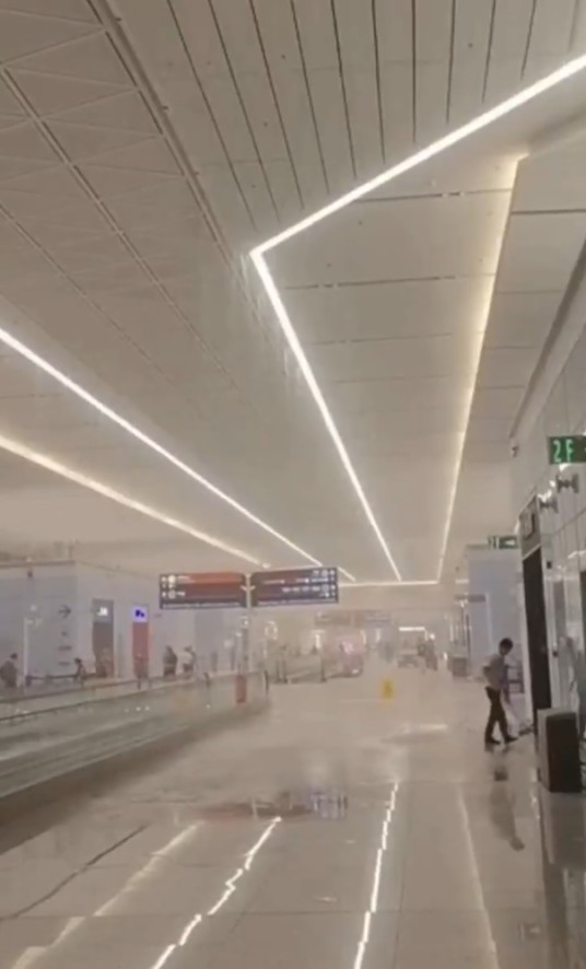 5·8西安机场航站楼漏雨事件