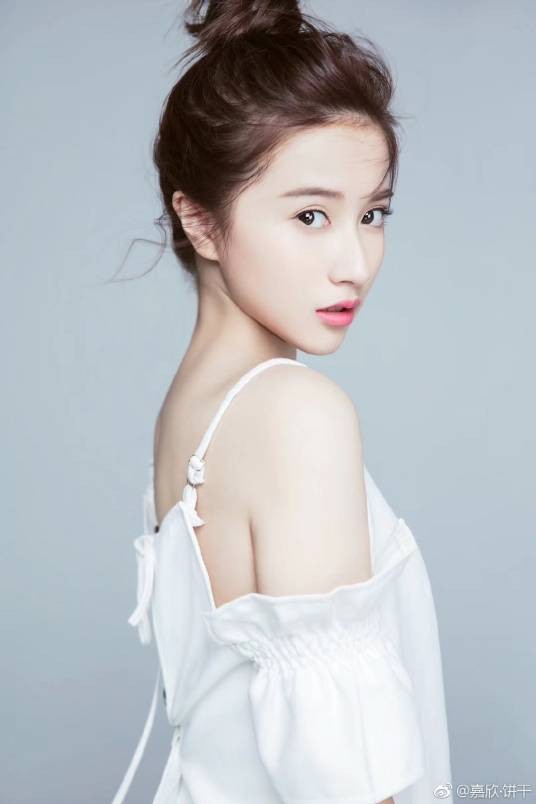 胡嘉欣（中国内地流行乐女歌手、影视演员）