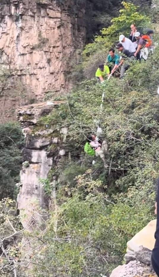 10·4长治女子登山滑落悬崖事件
