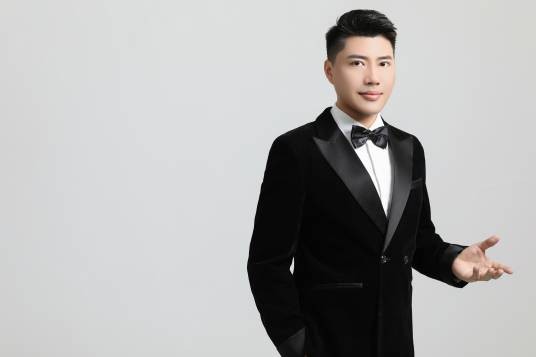 张洪亮(中国内地男主持人,上海电视台主持人、中英双语主持人)