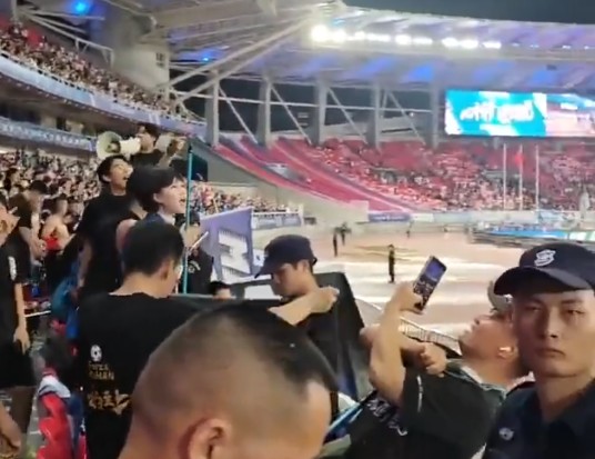8·22武汉三镇球迷地铁围攻津门虎球迷事件