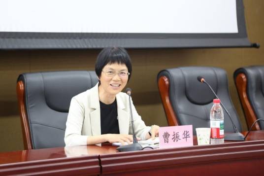 曹振华（《东岳论丛》编辑部原副主编）