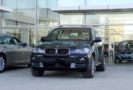 宝马X5xDrive30i豪华型十周年纪念版2010款